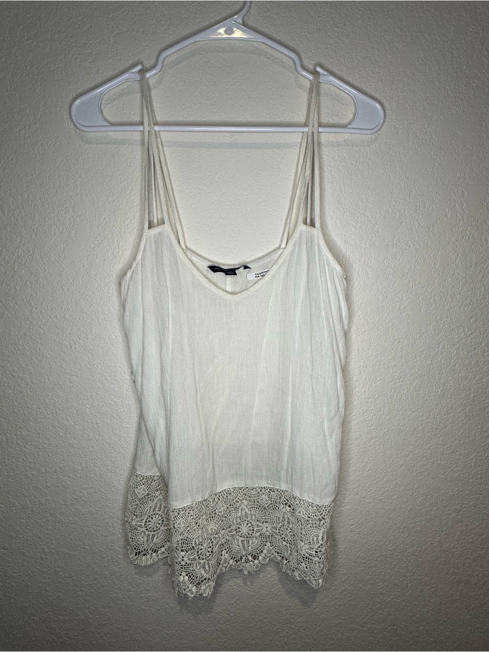 2000s American Eagle White Crochet Hem Spaghetti Strap Tank Top Size Small